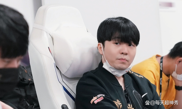 AYX SPORTS-关于Rookie回归赛场,精彩发挥首场状态亮眼,拜仁观众沸腾!的信息