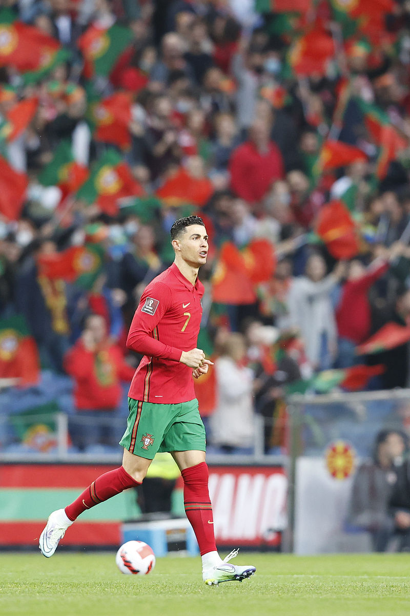 AYX SPORTS- c罗踢比赛