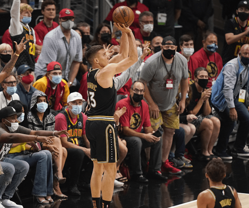 爱游戏-关于莱万多夫斯基赛事官方发布比分优势明显新规，老鹰争议不断！的信息